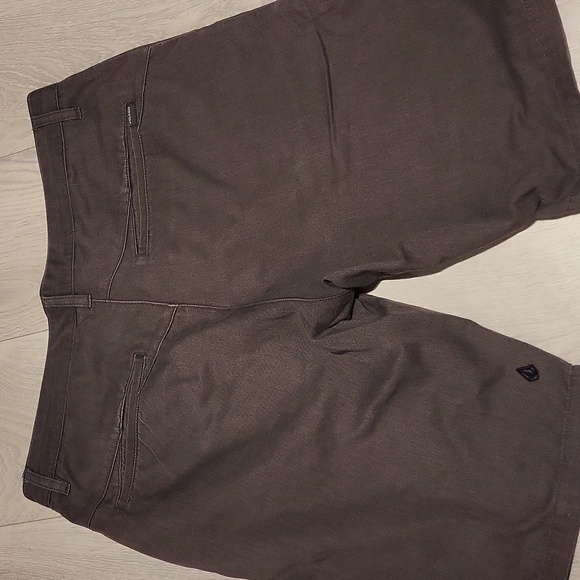 Volcom shorts size 34 - Picture 2 of 2